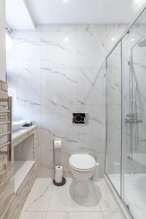 Pamper Yourself In Our Double Sized Copper Tub -2 Bedroom Villa Инвернесс Экстерьер фото