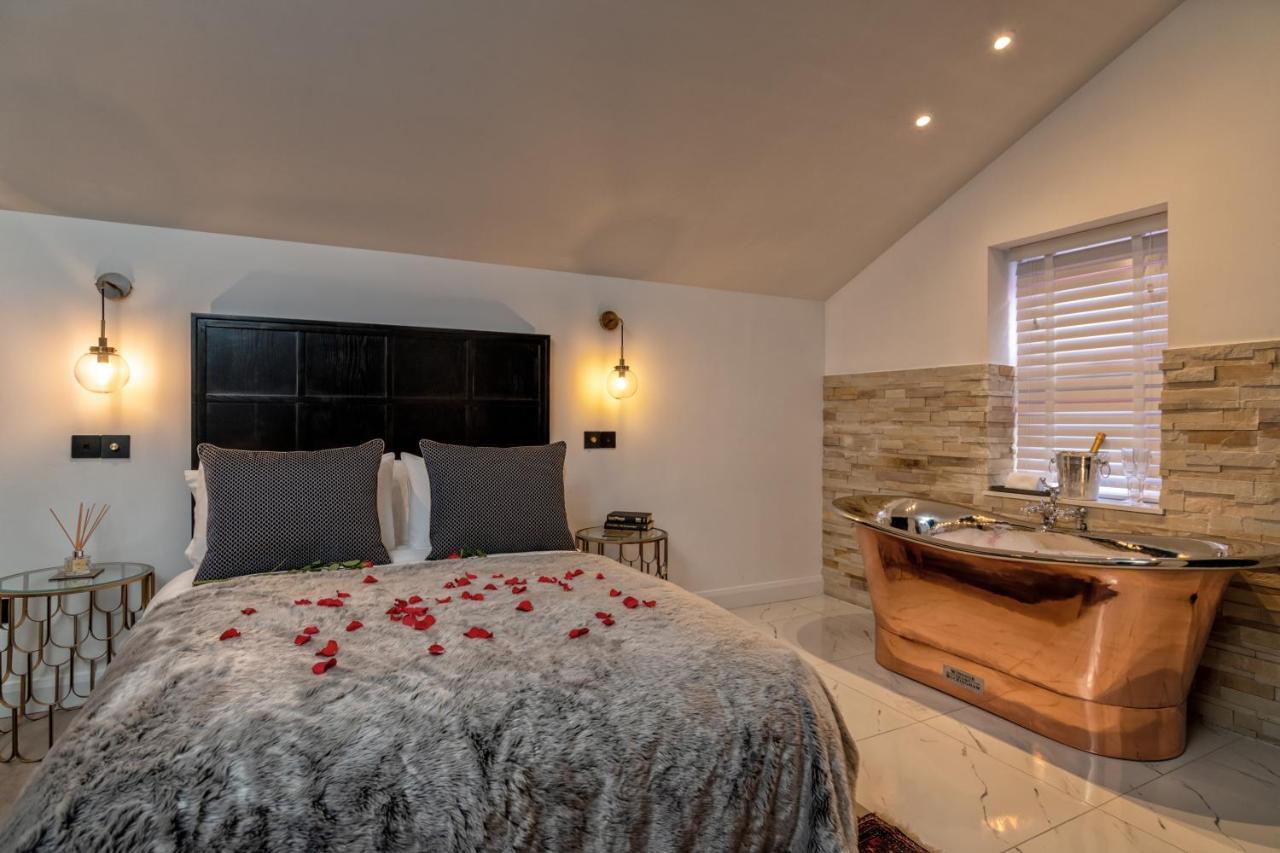 Pamper Yourself In Our Double Sized Copper Tub -2 Bedroom Villa Инвернесс Экстерьер фото